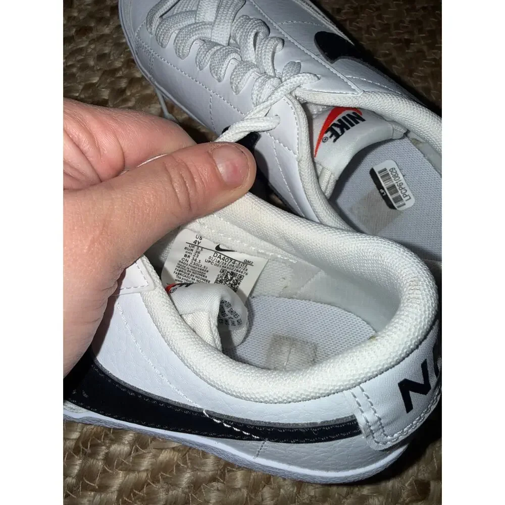 Nike Blazer Low '77 in white and black size youth 4 - Picture 7 of 7